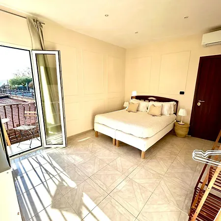 Eyexei Domus Couette-café