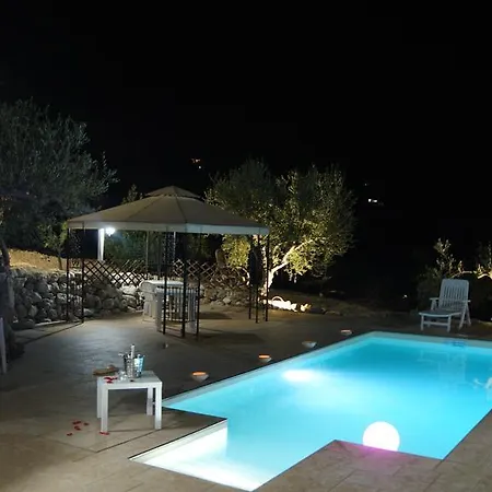 فندق مبيت وإفطار Eyexei Domus 4*