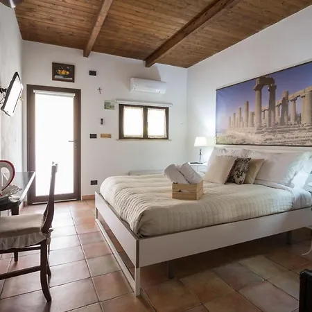 Eyexei Domus 4* אגריג'נטו