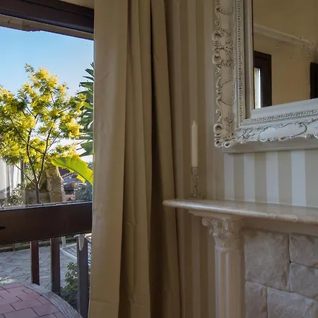 Eyexei Domus Bed & Breakfast 4*