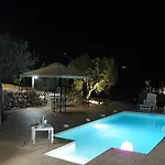 Couette-café Eyexei Domus 4*